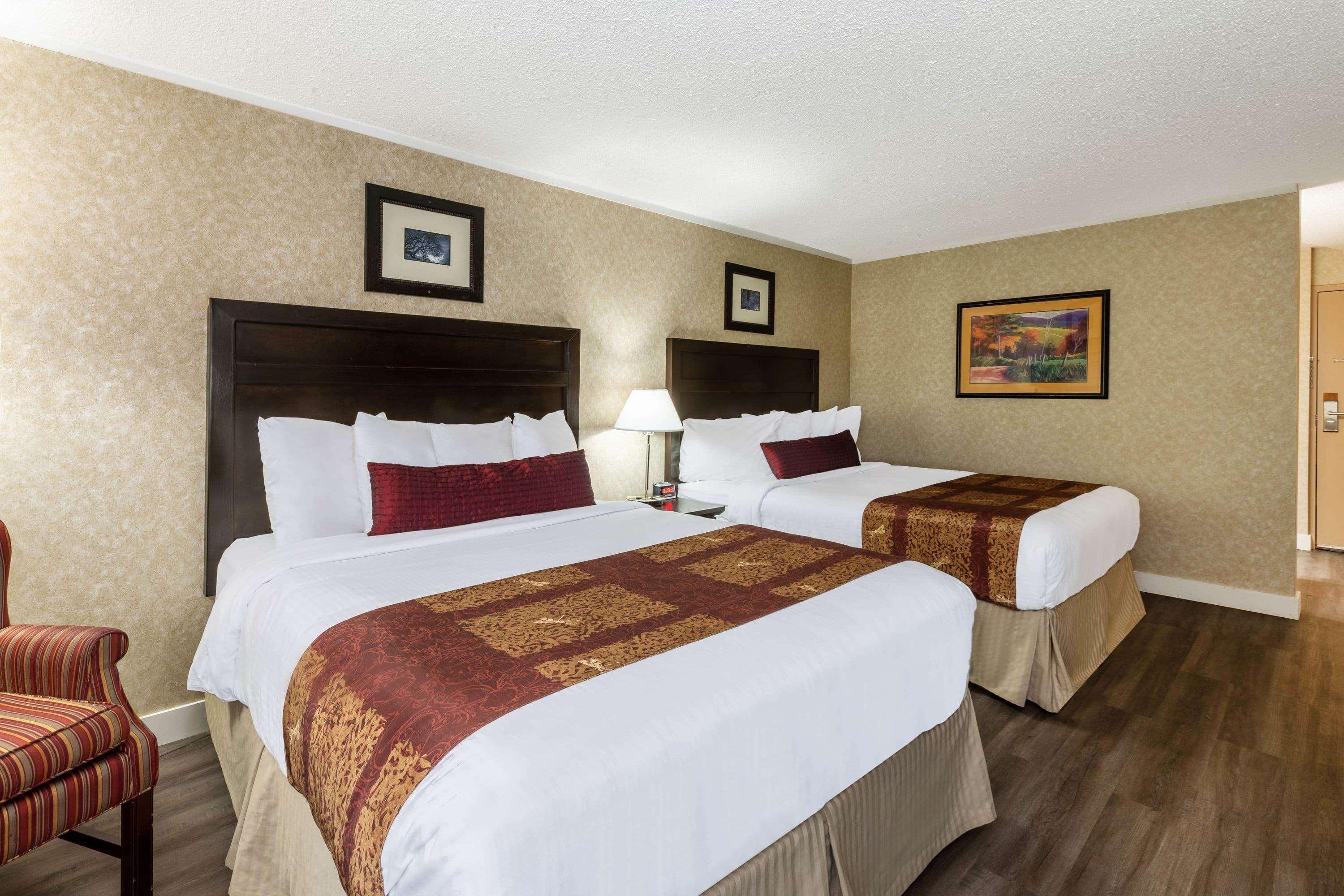Hotel Ramada By Wyndham Coquitlam Exterior foto