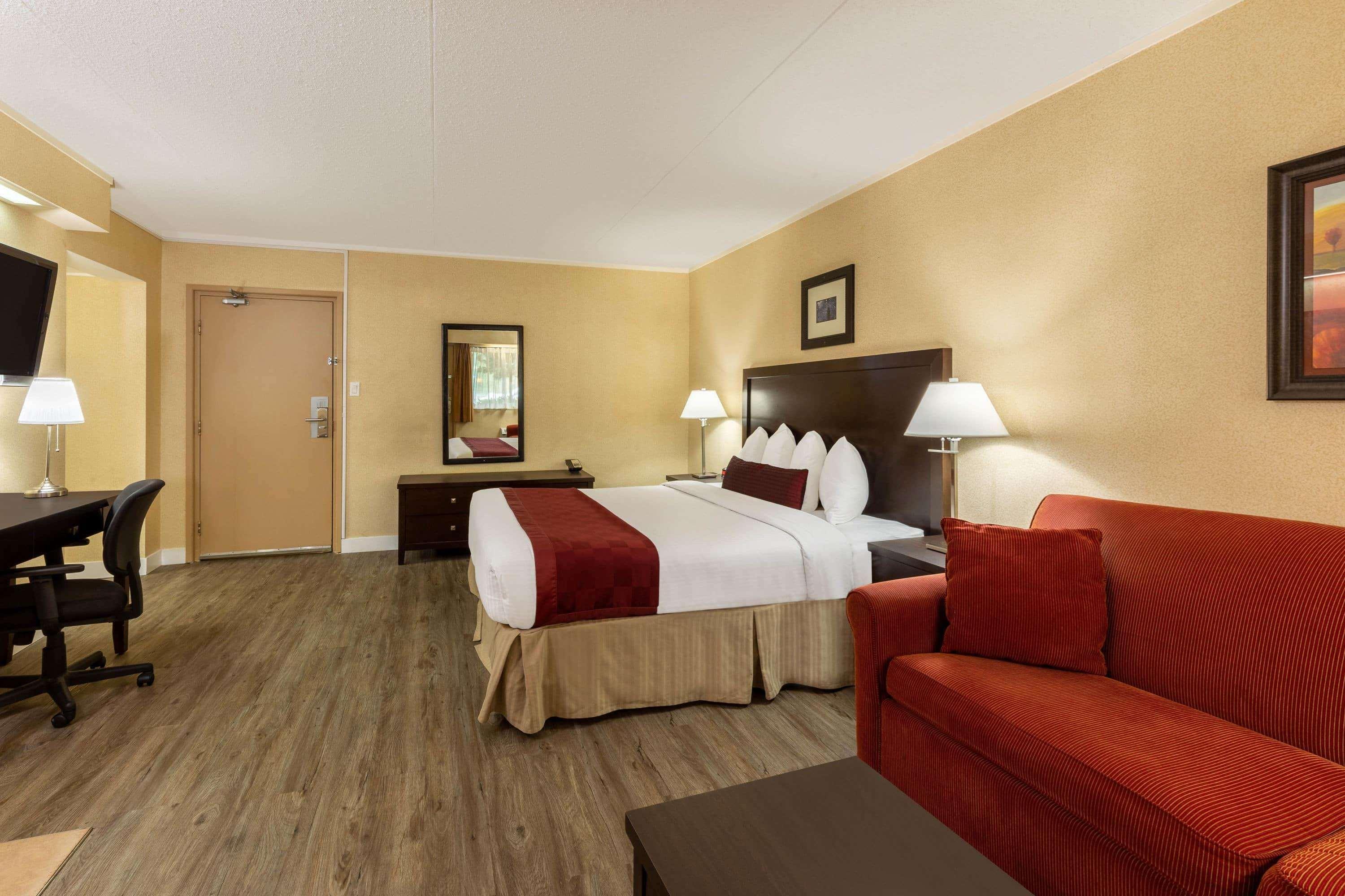 Hotel Ramada By Wyndham Coquitlam Exterior foto
