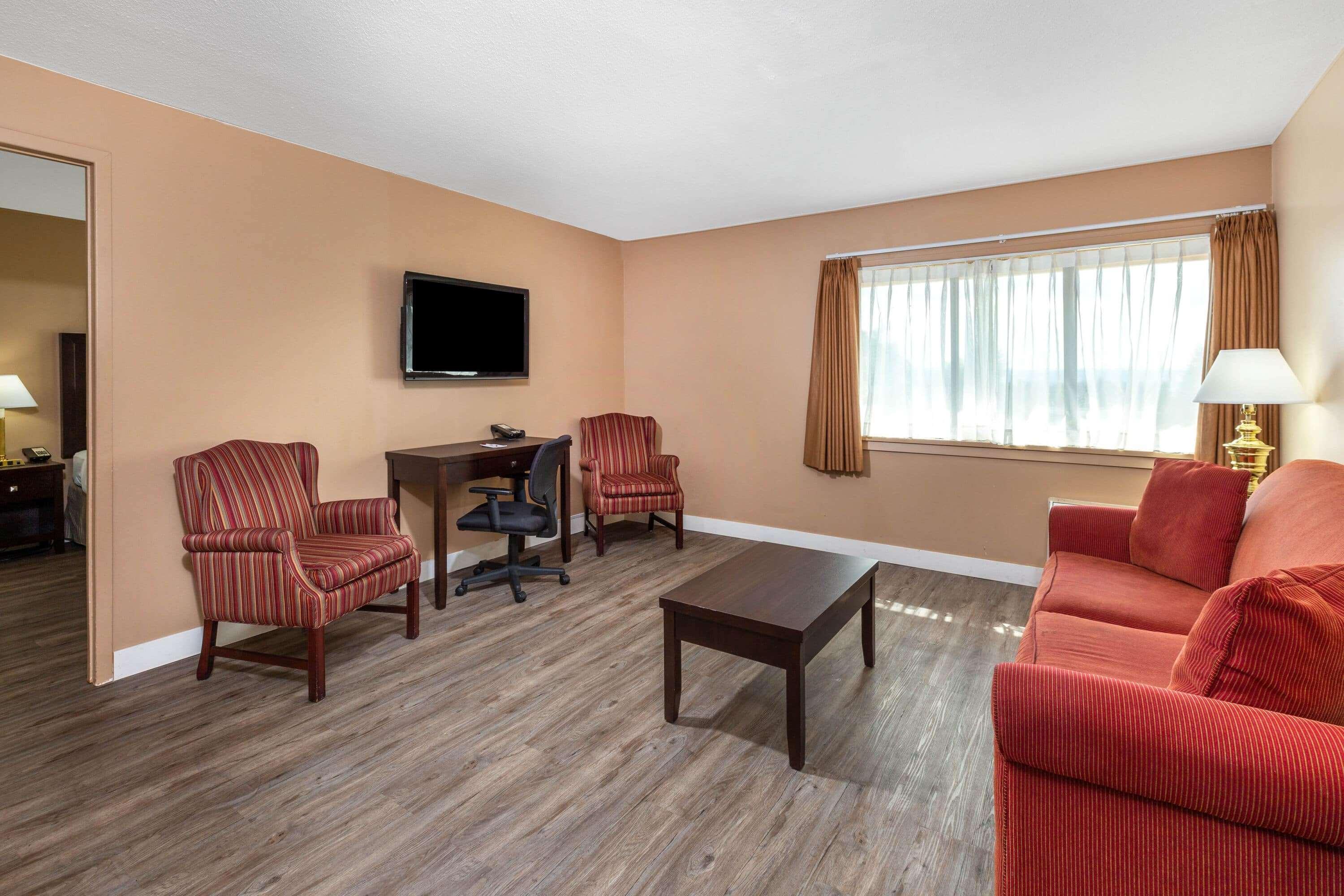 Hotel Ramada By Wyndham Coquitlam Exterior foto