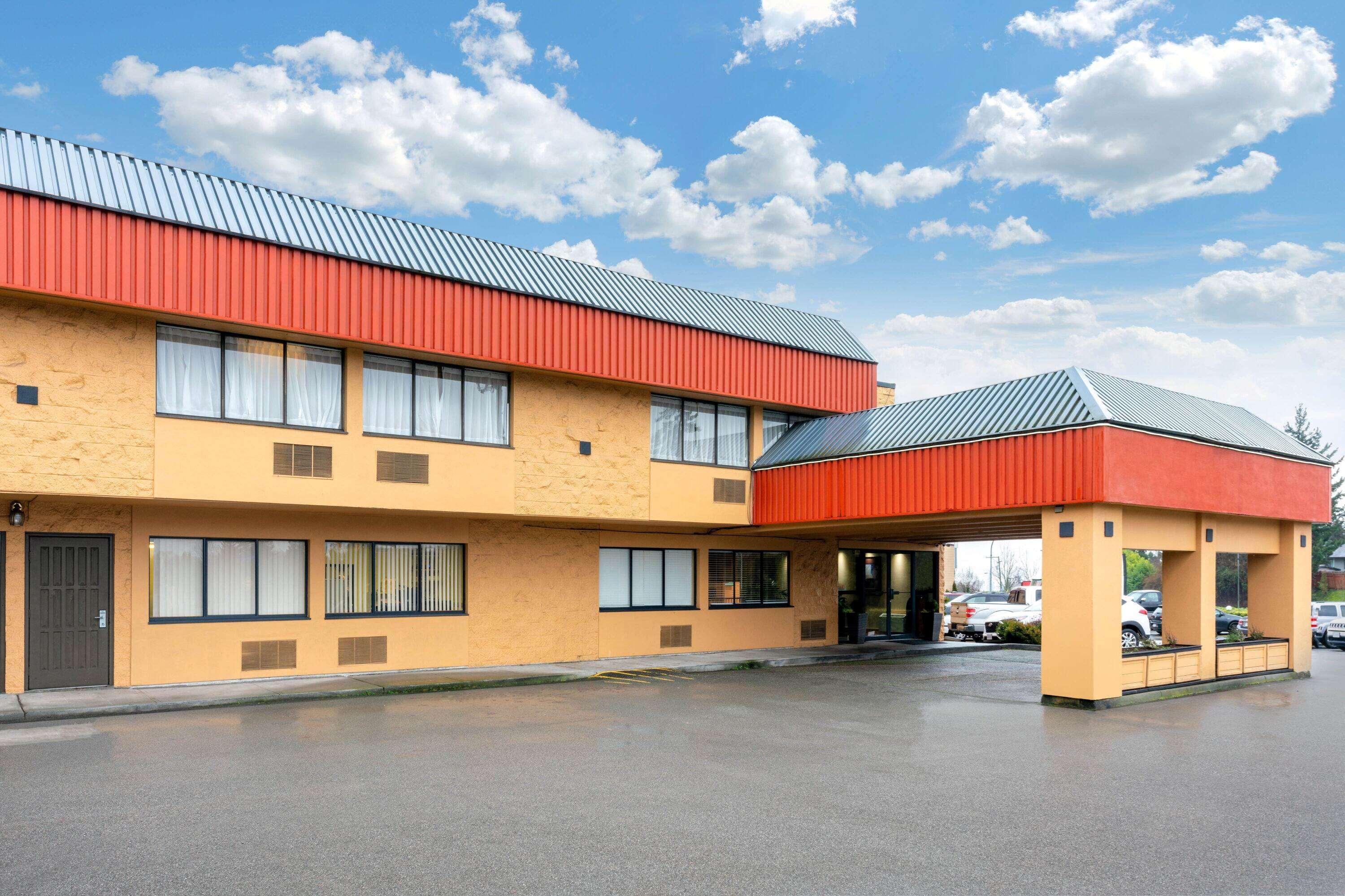 Hotel Ramada By Wyndham Coquitlam Exterior foto