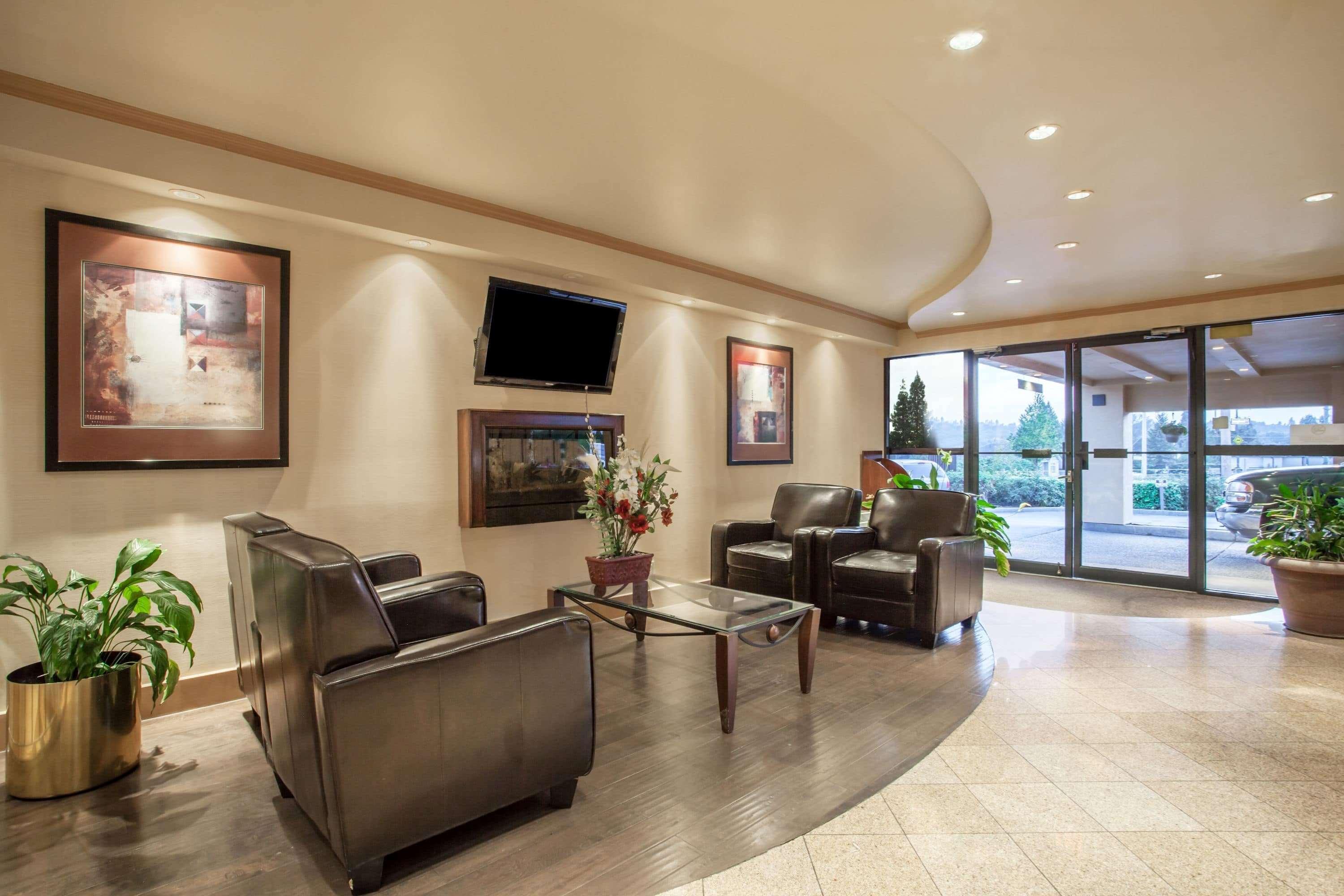 Hotel Ramada By Wyndham Coquitlam Exterior foto