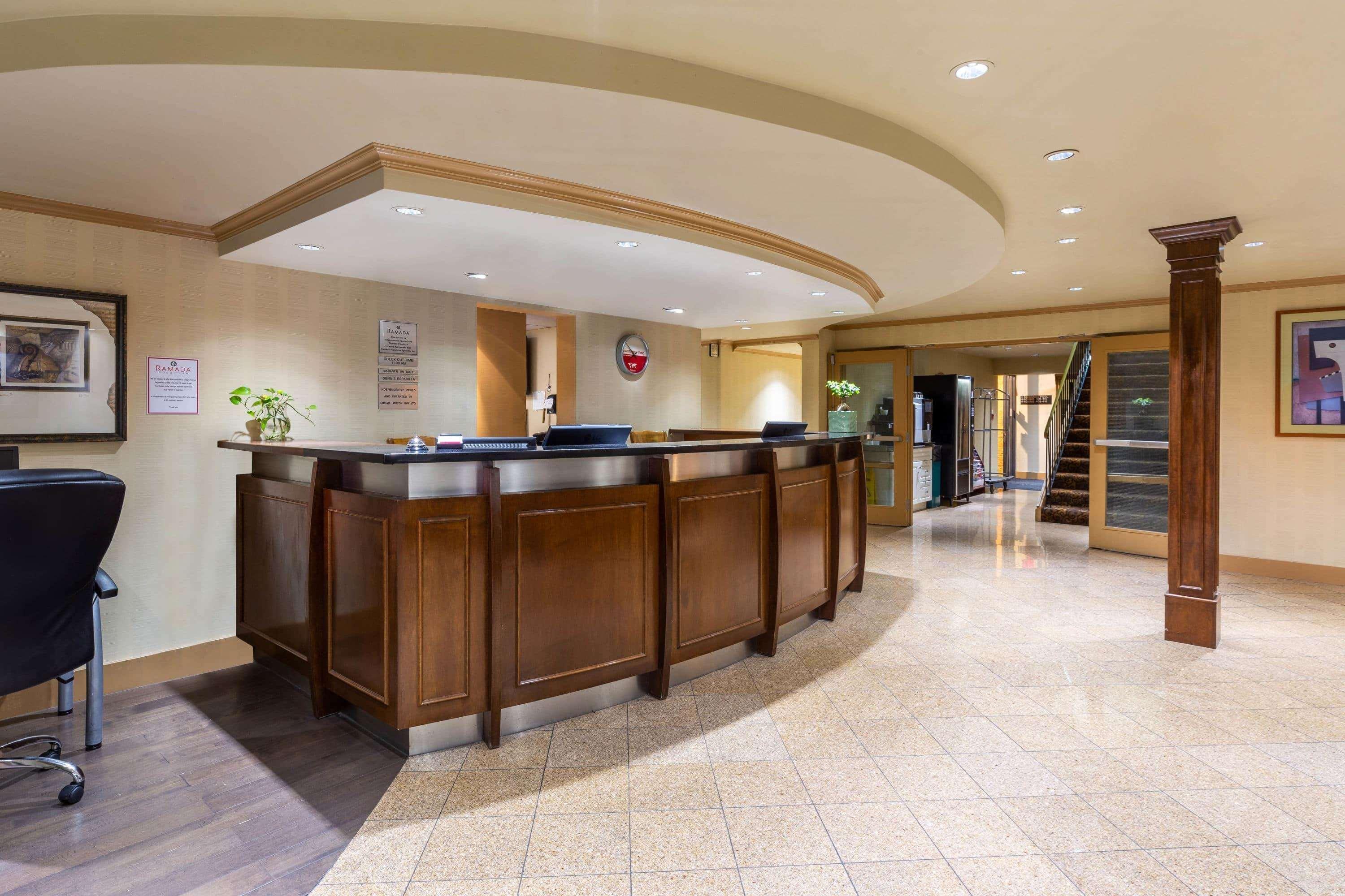 Hotel Ramada By Wyndham Coquitlam Exterior foto