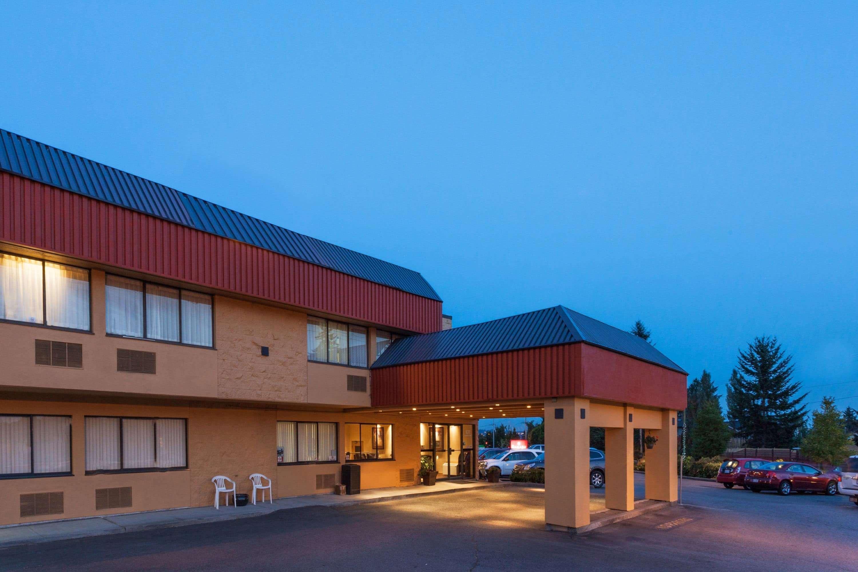 Hotel Ramada By Wyndham Coquitlam Exterior foto