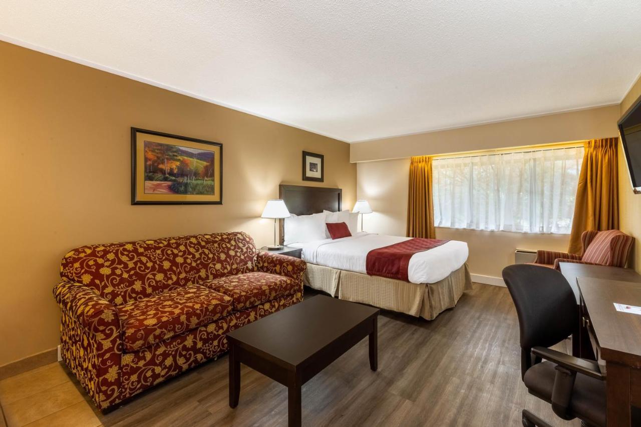 Hotel Ramada By Wyndham Coquitlam Exterior foto