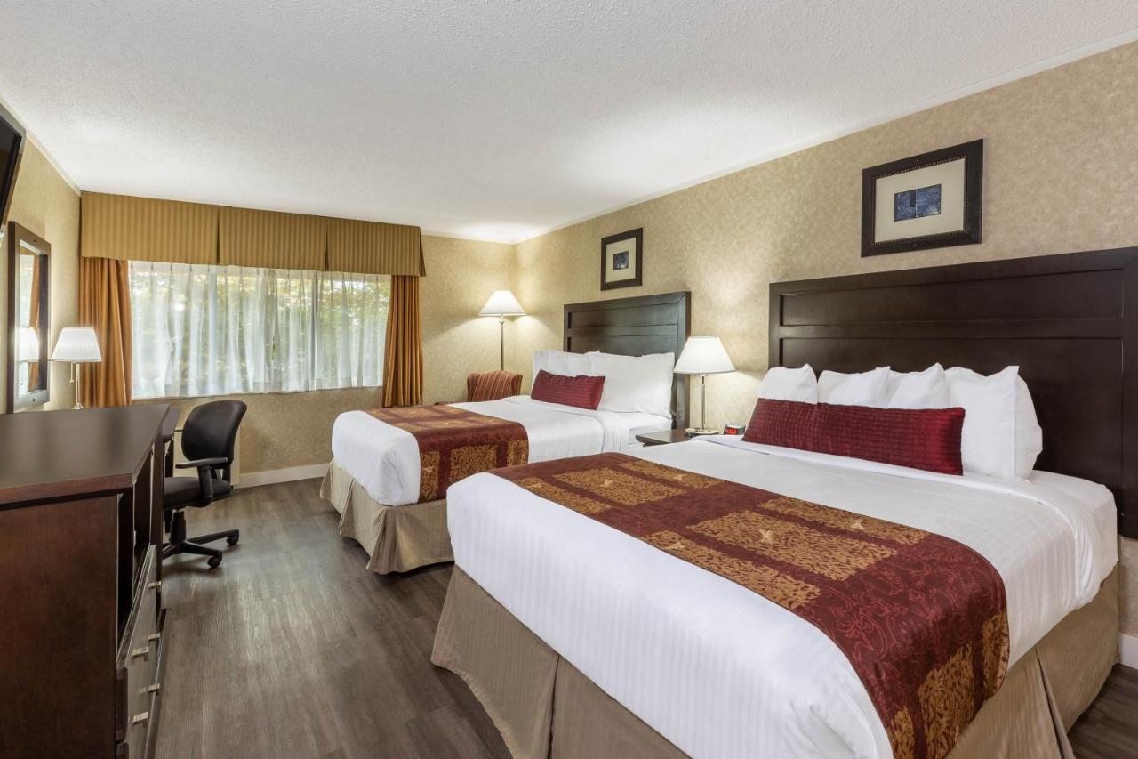 Hotel Ramada By Wyndham Coquitlam Exterior foto